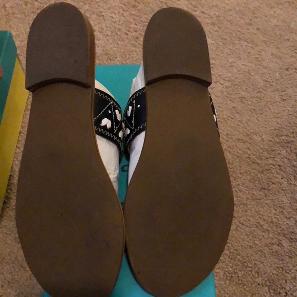 Shoes - Picture 6 of 8